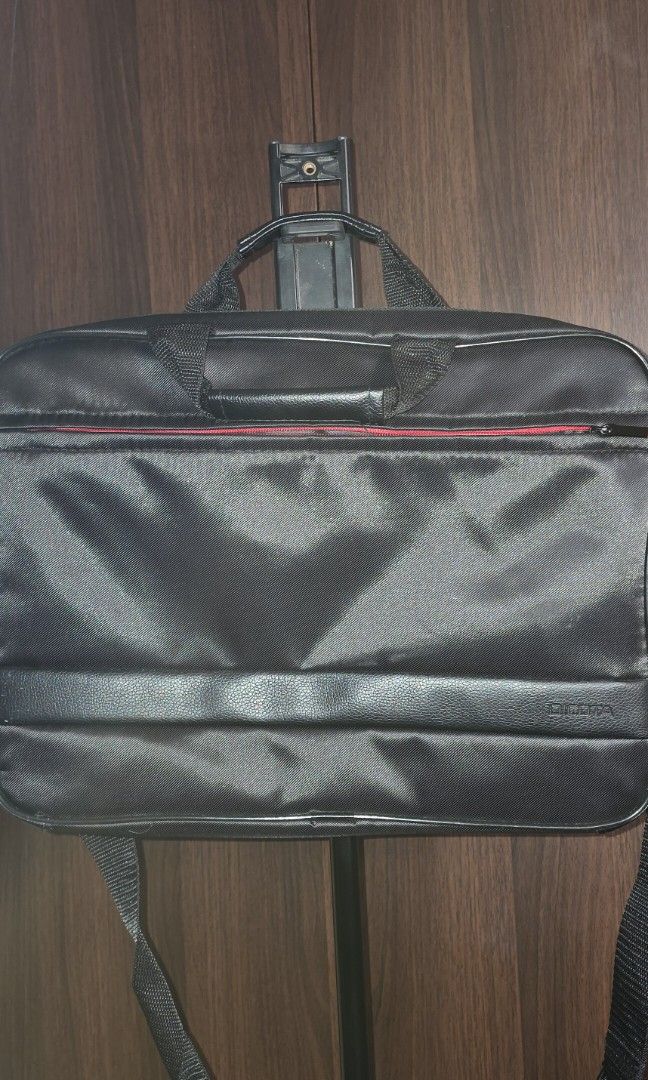 Lenovo Laptop Bag (Category: Laptop Bags & Sleeves) located in Taguig. Submitted by richardrr_24 (Listing ID 1398734910, Image 3). Description: Lenovo Laptop Bag Fits 14-15" Laptop Item in VG condition, all zippers working, no torn parts RFS Decluttering Buyer to shoulder shipping fee.
