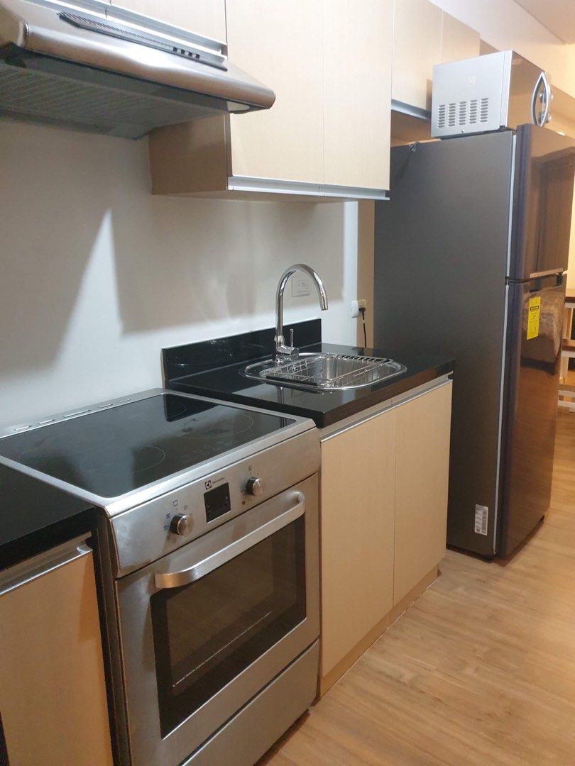 Lerato studio unit for lease (Category: Apartments & Condos) located in Manila. Submitted by kelvinleed83636 (Listing ID 1398832927, Image 2). Description: For lease: Fully furnished studio unit in Lerato Makati located in Malugay St. Buendia Makati Can also be rented without furnitures.