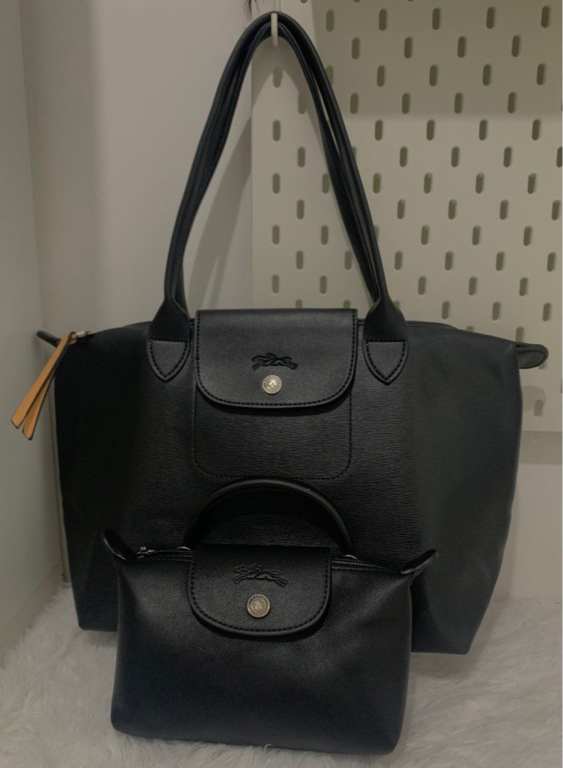 Longchamp Le Pliage Cuir Leather Tote Bag (Category: Luxury Bags & Wallets) located in Manila. Submitted by _girlfinds (Listing ID 1398760955, Image 3). Description: 👜 LONGCHAMP LE PLIAGE CUIR – MEDIUM Where sophistication meets everyday practicality. Crafted from genuine leather, this Longchamp tote is soft, durable, and effortlessly chic — perfect for work, travel, or daily use. ✨ 💎 Material: 100% genuine leather 🔐 Zip closure with snap butt