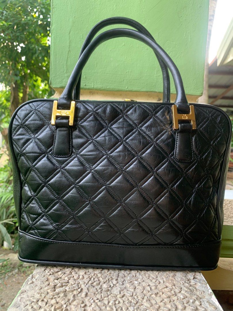 MCM Quilted leather (Category: Luxury Bags & Wallets) located in San Fabian. Submitted by dhangkie86834 (Listing ID 1307323706, Image 2). Description: MCM quilted leather alma style bag Turnable screws, 8/9 leaves Still in good preloved condition Minimal tarnish hardwares but no flaws 11Lx8Hx4.5W.