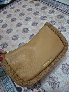 (Category: ) located in . Submitted by mamypreloved (Listing ID 1398772665, Image 1). Description: .