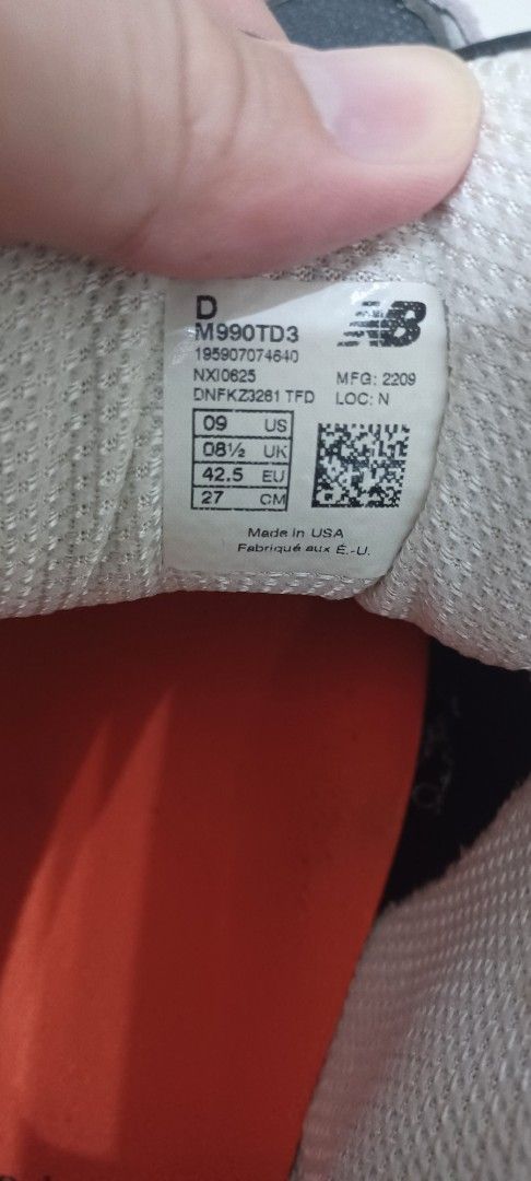 New Balance 990v3 Sneakers (Category: Sneakers) located in Quezon City. Submitted by johnbust (Listing ID 1398805522, Image 3). Description: 990 v3 Teddy Santis Raw Amethyst 9US USED 3x(Mall and Binyag) .Complete with box. 6k No trades. Location Quezon City..