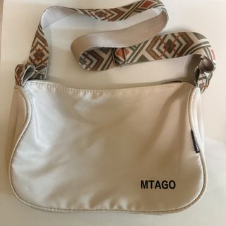 New‼️ Crossbody bag 斜挎袋 包  米白 超輕64187416921473110