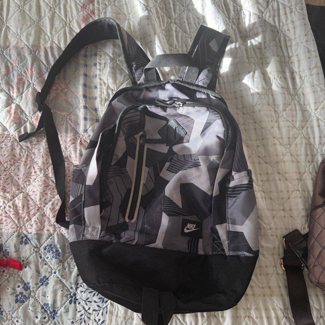 nike backpack original black (Category: Backpacks) located in Imus. Submitted by prelovedclothesssssbys (Listing ID 1398777458, Image 2). Description: guaranteed authentic from nike ₱350 nalang.