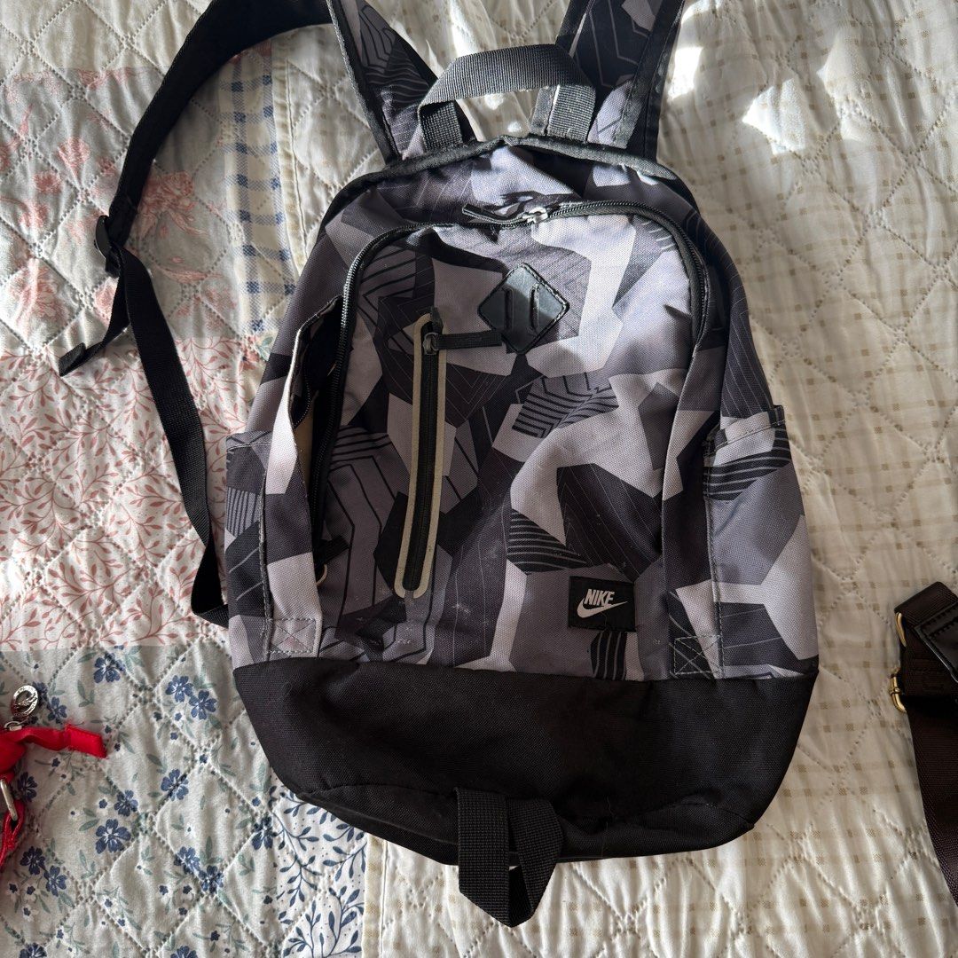 nike backpack original black (Category: Backpacks) located in Imus. Submitted by prelovedclothesssssbys (Listing ID 1398777458, Image 3). Description: guaranteed authentic from nike ₱350 nalang.