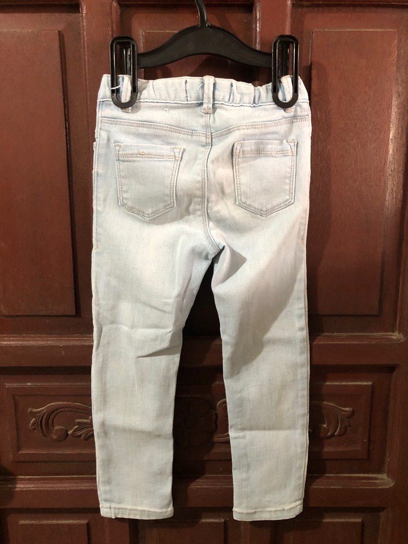 Old Navy Light Wash Jeans (Category: Babies & Kids Fashion) located in Bacoor. Submitted by declutteredbygem (Listing ID 1398704515, Image 2). Description: - Old Navy light wash jeans - Button and zipper closure - Two front and two back pockets - Elastic waist - Minor imperfection on front - Perfect for everyday wear.