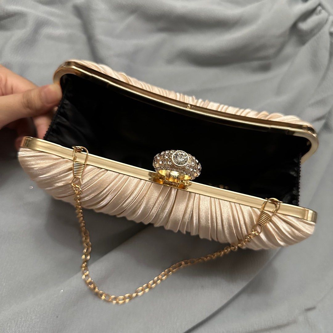 (PRE-ORDER) GWYN Beige- Clutch Bag (Category: Clutches) located in Marikina City. Submitted by lorali.ph (Listing ID 1398807899, Image 2). Description: Dimensions:20*11*5cm Size: It Fits For Iphone Pro Max Lining Material:Polyester Closure Type: Clasp Compactness: Hard Number of Handles/Straps:Single weight: 450g *color may vary due to lighting during photoshoot or color setting in mobile or computer FOR PRE-ORDER Lead time: 8-15days ~we require 