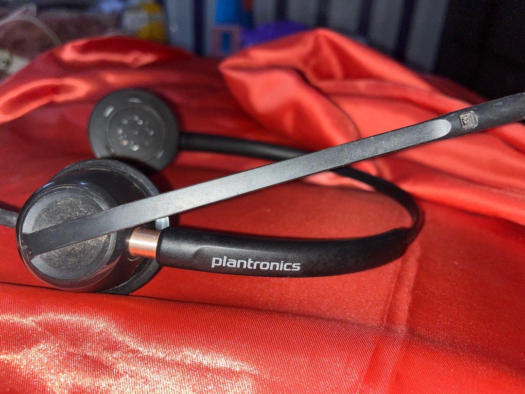 Preloved plantronics noise cancelling headset (Category: Headphones & Headsets) located in Cebu City. Submitted by marjorietabilon14 (Listing ID 1398762995, Image 1). Description: .