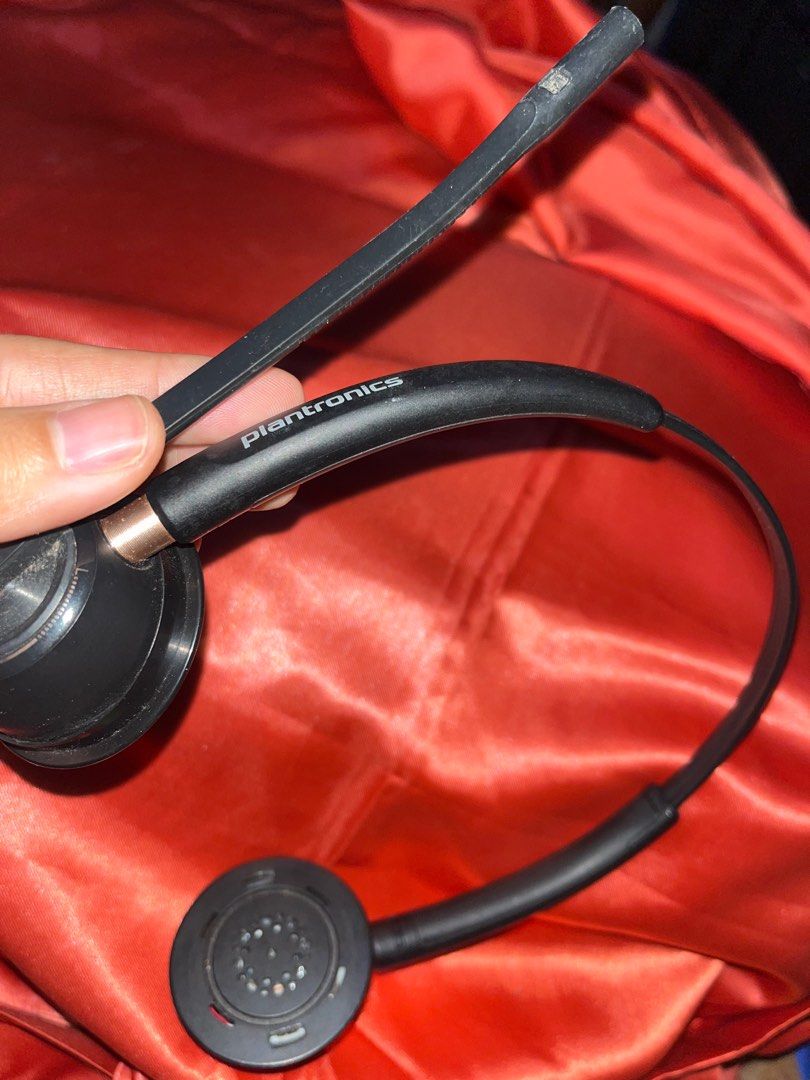 Preloved plantronics noise cancelling headset (Category: Headphones & Headsets) located in Cebu City. Submitted by marjorietabilon14 (Listing ID 1398762995, Image 2). Description: .