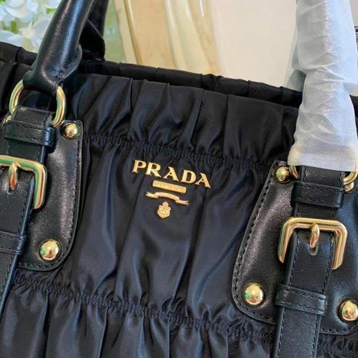 💕Sale🫶Prada Gaufre (Category: Luxury Bags & Wallets) located in Manila. Submitted by trendyfindscitrine (Listing ID 1398742608, Image 2). Description: What you see is what you get.