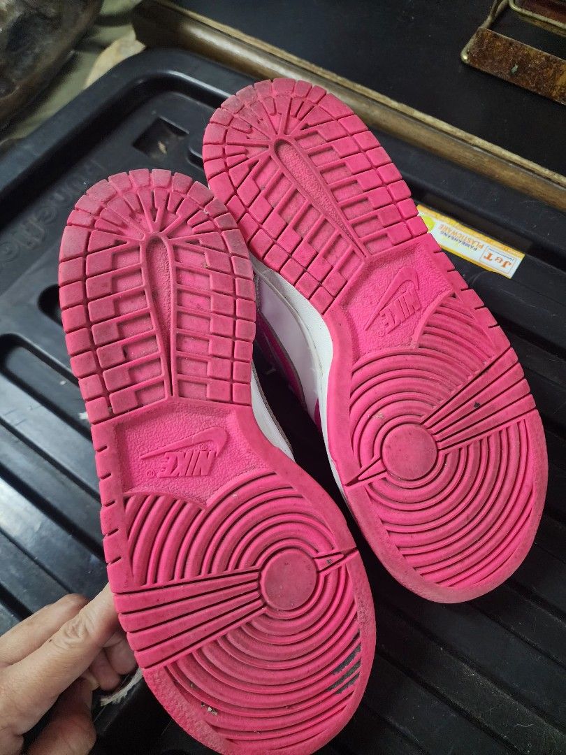 Selling low! Nike Dunks Pink (Category: Sneakers) located in Rizal. Submitted by cluttercleanup (Listing ID 1398816100, Image 2). Description: Laces need changing otherwise wala pang sira at di rin pudpod..
