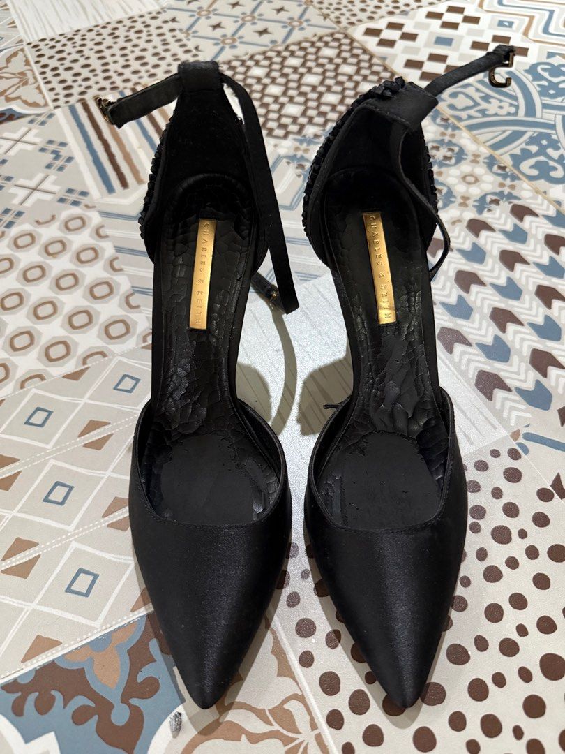 Sepatu heels charles n keith