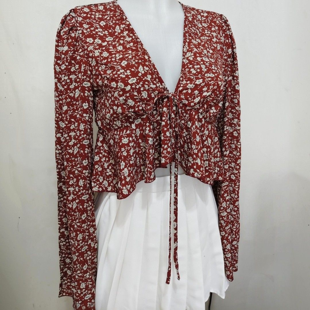 SHEIN Floral tie-front crop top (Category: Blouses) located in Manila. Submitted by itseyren (Listing ID 1398850517, Image 2). Description: M.