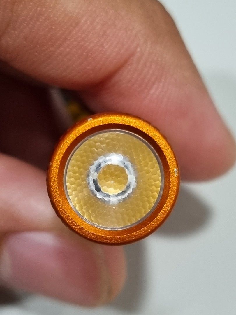 Skillhunt E3A (Category: Emergency Tools) located in Singapore. Submitted by intenseangler (Listing ID 1398745477, Image 2). Description: High CRI version 100 lumen keychain light Accepts AAA batteries Small cosmetic defects on the Bezel (see second image) as I have been carrying it as a keychain. still works perfectly.