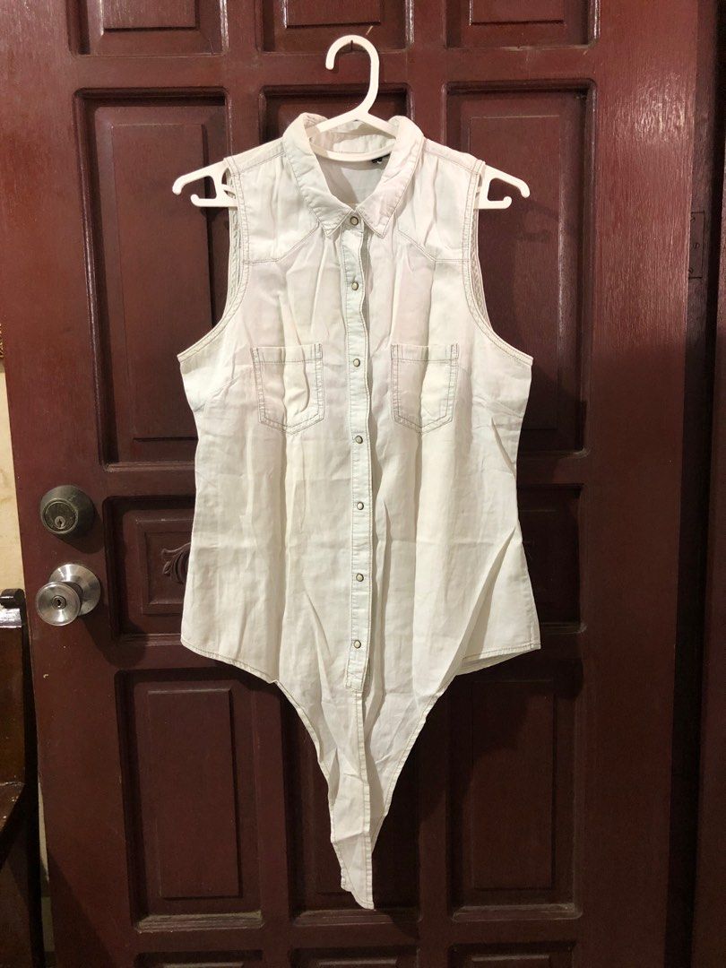 Sleeveless Denim (Category: Sleeveless) located in Bacoor. Submitted by declutteredbygem (Listing ID 1398703983, Image 1). Description: S-M.