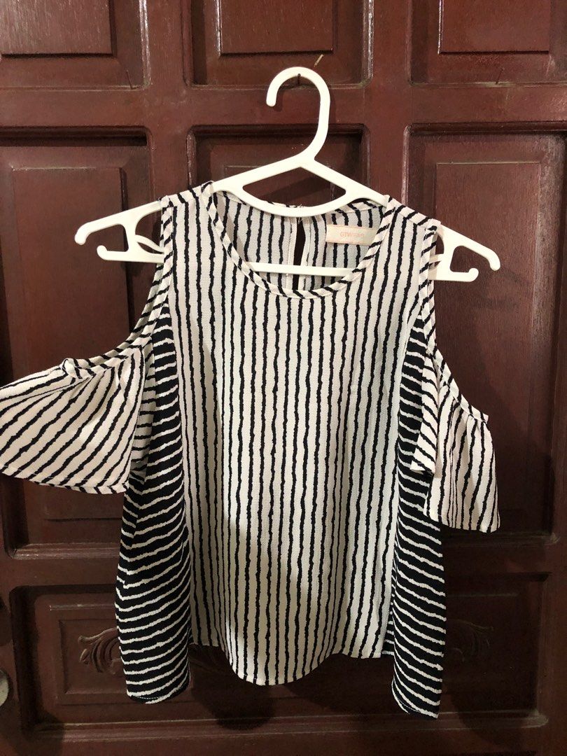 Striped Cold Shoulder Top (Category: Longsleeves) located in Bacoor. Submitted by declutteredbygem (Listing ID 1398704107, Image 2). Description: .