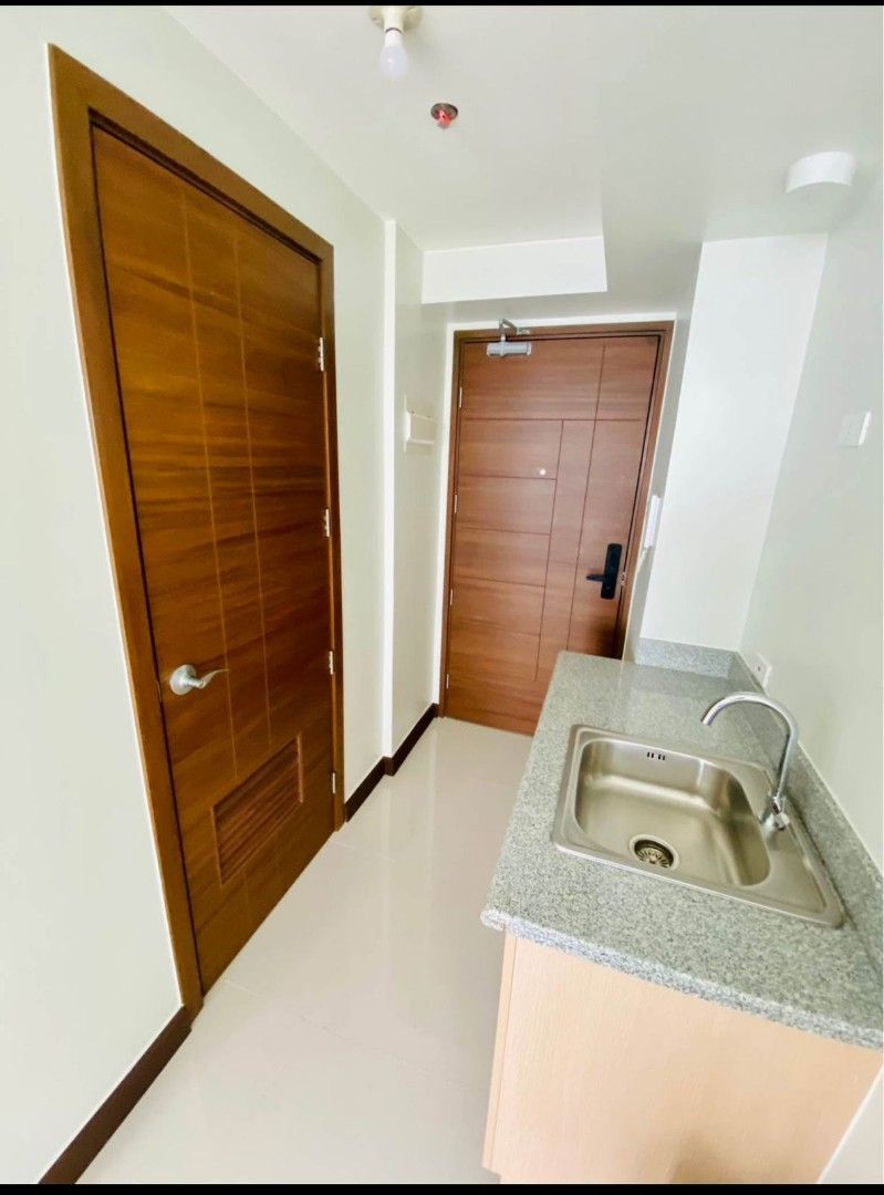 Studio Type Unit For Rent/Sale (Category: Apartments & Condos) located in Quezon City. Submitted by webbster070 (Listing ID 1398720777, Image 1). Description: This is a 21.5 sqm studio type unit at 19th floor located at Quantum Residences Buendia, just a walking distance to Cartimar and LRT. Rental Price: 16k Sale Price: 900k to the owner. Remaining monthly bank payment is 16k. Thank you.