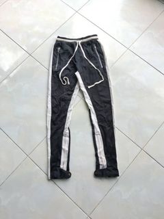 (Kategori: ) berada di . Dikirim oleh selalubenar_secondstuff (ID iklan 1398846250, Gambar 1). Deskripsi: .