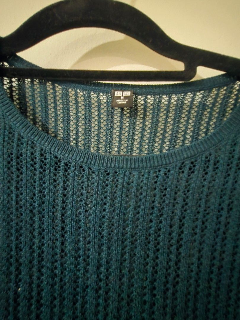 Uniqlo Teal Knit Sweater (Category: Coats, Jackets and Outerwear) located in Quezon City. Submitted by mrstan777 (Listing ID 1398797346, Image 3). Description: - Teal knit sweater - Crew neck - Long sleeves - Textured, open weave - Lightweight - Great for layering.