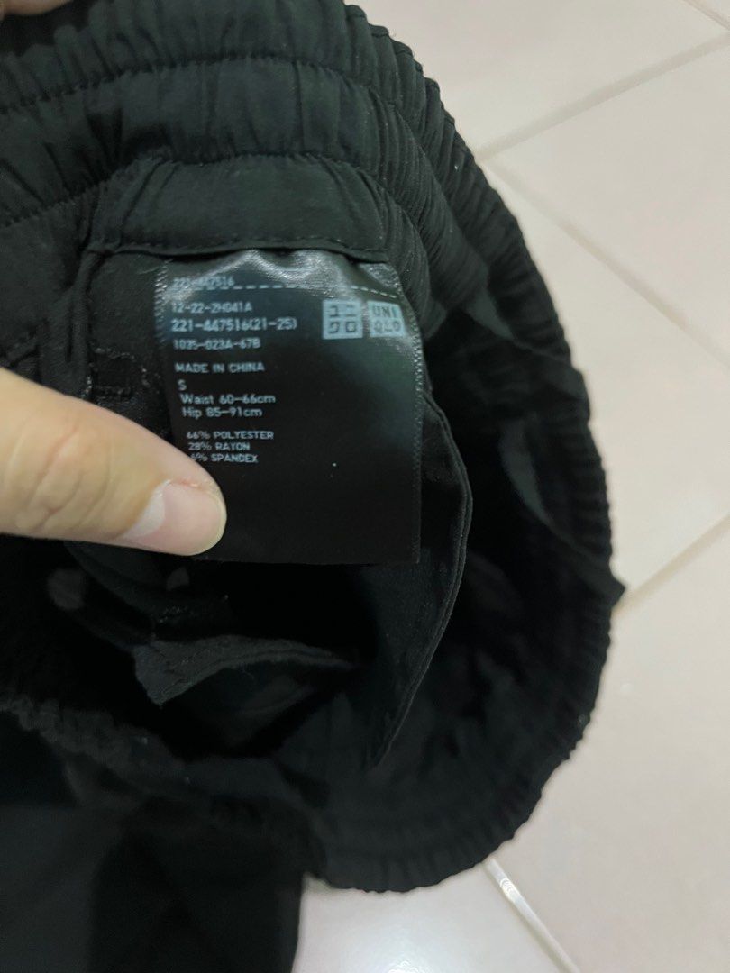 Uniqlo Wide Straight Pants (Category: Other Bottoms) located in Imus. Submitted by grrcmrnd (Listing ID 1398712582, Image 3). Description: Size small women.