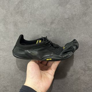 (Category: ) located in . Submitted by khai.uasneakers (Listing ID 1398776742, Image 1). Description: .