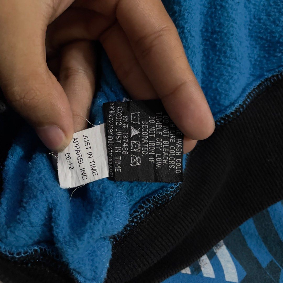 Vintage Always Grounded full zip hoodie (Category: Coats, Jackets and Outerwear) located in Trece Martires City. Submitted by zav_vinny (Listing ID 1398803606, Image 3). Description: cool design and fittings seller’s fav👌 size large.