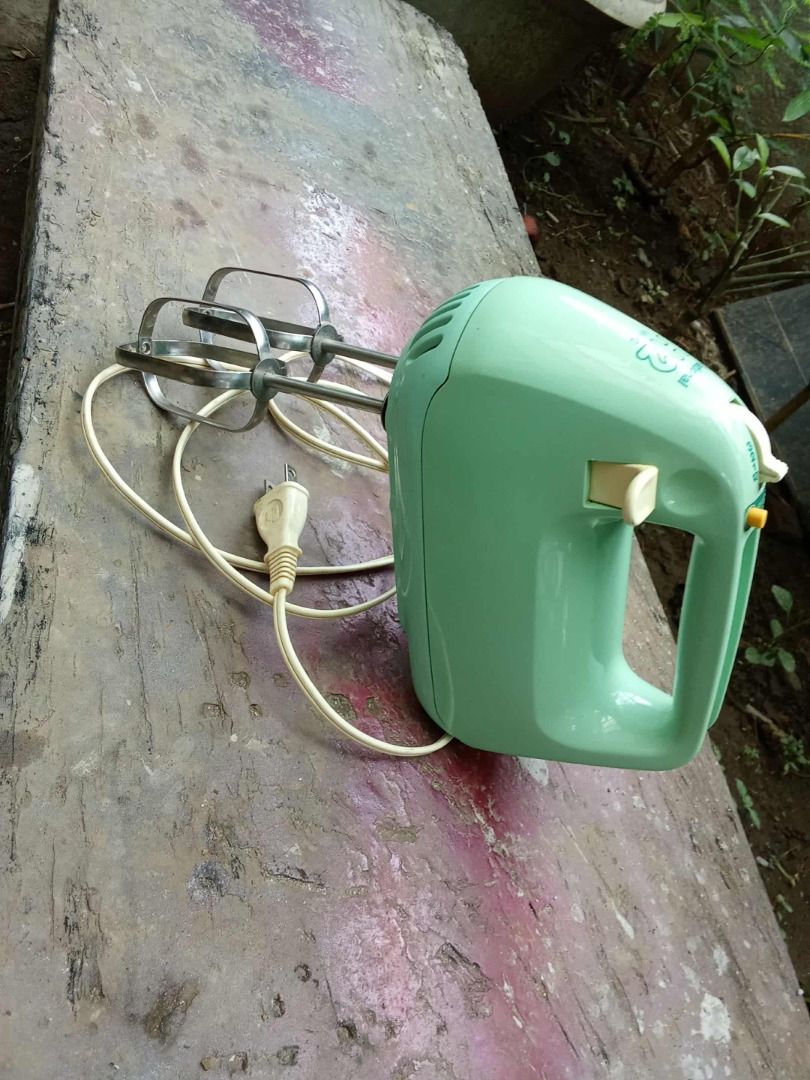 Vintage National hand mixer good working condition 110v Php950. (Category: Bakeware) located in Taytay. Submitted by houseofcut11763 (Listing ID 1398828986, Image 2). Description: Vintage National hand mixer good working condition 110v Php950.