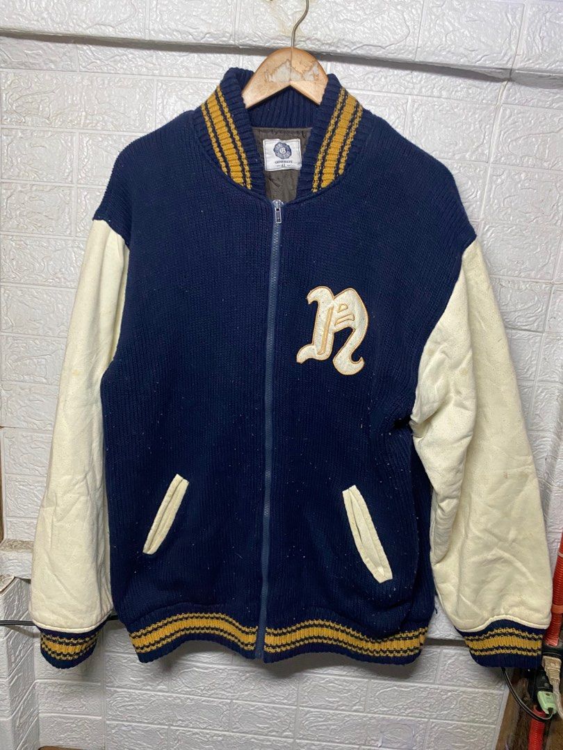 Vintage Varsity jacket (Category: Activewear) located in Valenzuela. Submitted by rektasource.ph (Listing ID 1398838073, Image 1). Description: Vintage Varsity jacket 30 x 24.5.