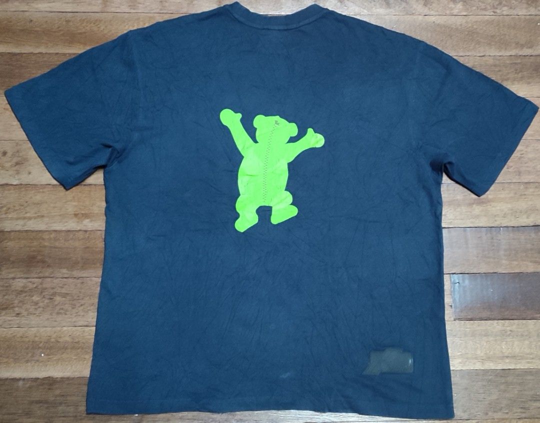 We11done Bear Graphic T-shirt (Category: Tshirts & Polo Shirts ) located in Valenzuela. Submitted by larryjade1118 (Listing ID 1398842004, Image 2). Description: - We11done T-shirt - Size: M - Color: Navy blue - Design: Green bear graphic (front and back) - Material: 100% cotton - Care instructions: Included on tag.