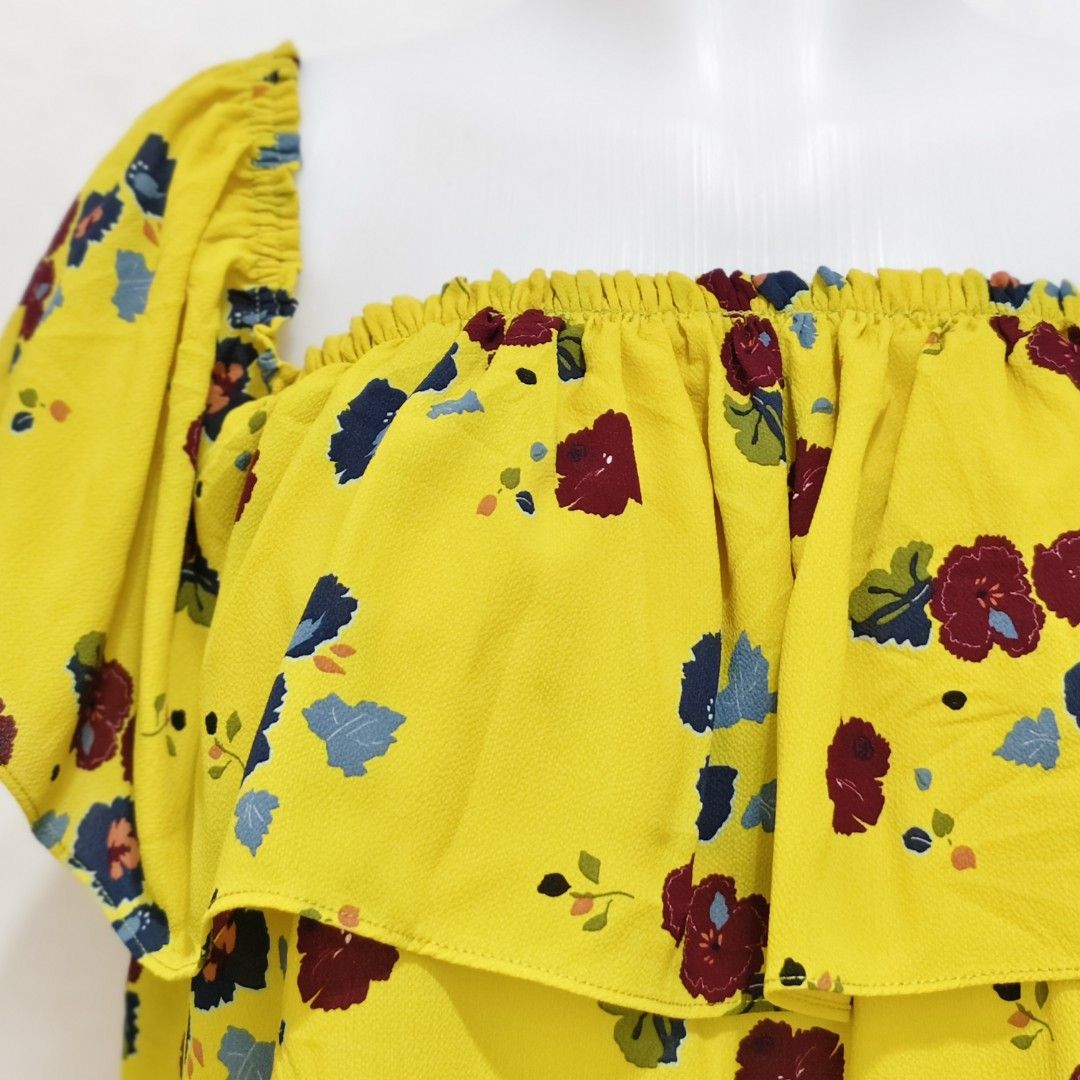 ZARA Yellow off the shoulder top (Category: Blouses) located in Manila. Submitted by itseyren (Listing ID 1398847123, Image 3). Description: Like newww, tag was removed..