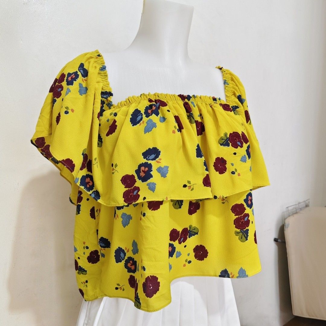 ZARA Yellow off the shoulder top (Category: Blouses) located in Manila. Submitted by itseyren (Listing ID 1398847123, Image 2). Description: Like newww, tag was removed..