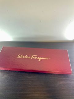 100%正品飛甩雞毛 Salvatore Ferragamo 意大利絲質領帶 狗仔圖案藍色 少許污漬 免費順豐取貨 100% Real Premium Salvatore Ferragamo Italian Silk Tie Puppy Pattern Blue - Slight Stain - Free SF Pickup64200820308994110