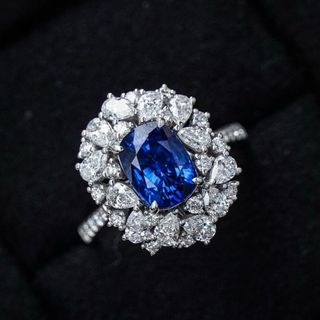 Oval Blue Sapphire 18K Gold Diamond Ring Custom Order | Lab-Grown Gemstone Ring | Laboratory-Grown Gem Setting | WTS Master Jewelry Design and Modification | Tsim Sha Tsui Store | WTS 62769039 Local Craftsmanship | In-House Factory64201643965442110