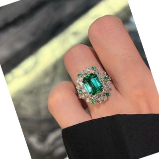 Custom Emerald Cut 18K Gold Diamond Ring | Lab-Grown Gemstone Band | Laboratory Created Gem Setting | WTS Jewelry Design & Modification | Tsim Sha Tsui Store | WTS 62769039 Local Craftsmanship | In-House Factory64202088432003110