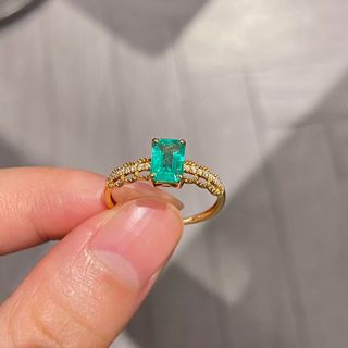 Custom Emerald Cut 18K Gold Diamond Ring | Lab-Grown Gemstone Band | Laboratory Created Gem Setting | WTS Master Jewelry Design & Modification | Tsim Sha Tsui Store | WTS 62769039 | Local Craftsmanship | In-House Factory64202680028289110