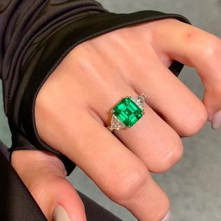 Custom Emerald Cut 8K Gold Diamond Ring | Lab-Grown Gemstone Band | Laboratory-Grown Gem Setting | WTS Master Jewelry Design and Modification | Tsim Sha Tsui Store | WTS 62769039 Local Craftsmanship | In-House Factory64202088473730110