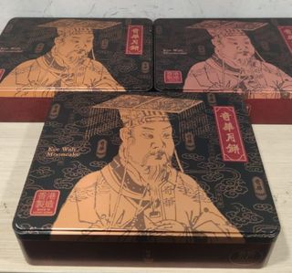 Qihua Double Yolk White Lotus Seed Paste Mooncake $220/box / Qihua Premium Ham and Five Kernel Mooncake Last Box $300, with original paper bag, meet-up at Prince Edward Station / Tai Kok Tsui, no price negotiation64197764225666110