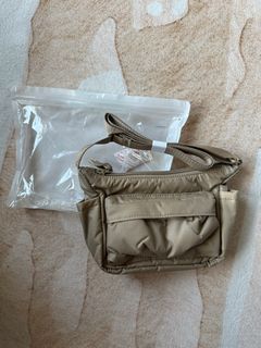 全新 日本 Uniqlo U記 卡其色 斜孭袋 袋仔 迷你 細袋 Crossbody Bag Sling Bag 尼龍 Beige Khaki GU GW Japan JP Porter 類似款 日本限定 限量版 The North Face Snow Peak64197974448899110