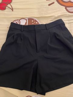 包順豐 Uniqlo Black Pleated Shorts - Size L  短褲 Uniqlo 短西褲64195205354627110
