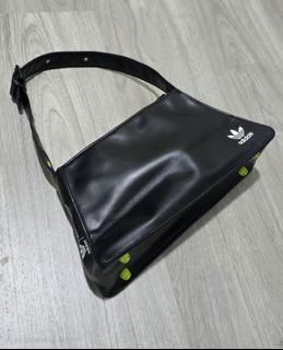 (Category: ) located in . Submitted by amyliew018 (Listing ID 1398962973, Image 1). Description: .
