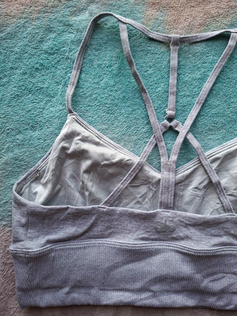 Alo yoga - m (Category: Activewear) located in Puerto Princesa. Submitted by thrinidad (Listing ID 1399026618, Image 3). Description: not sure if this is lavish or lush bra, the same kasi sila ng design. size medium dimension (laid flat) underbust 13.5" no cups, w/cup slot no damage/ stain Disclaimer : I do not own nor claim to own the rights to any of the brand, logo and photo. Color may vary due to photographic lighting sources or your monitor 