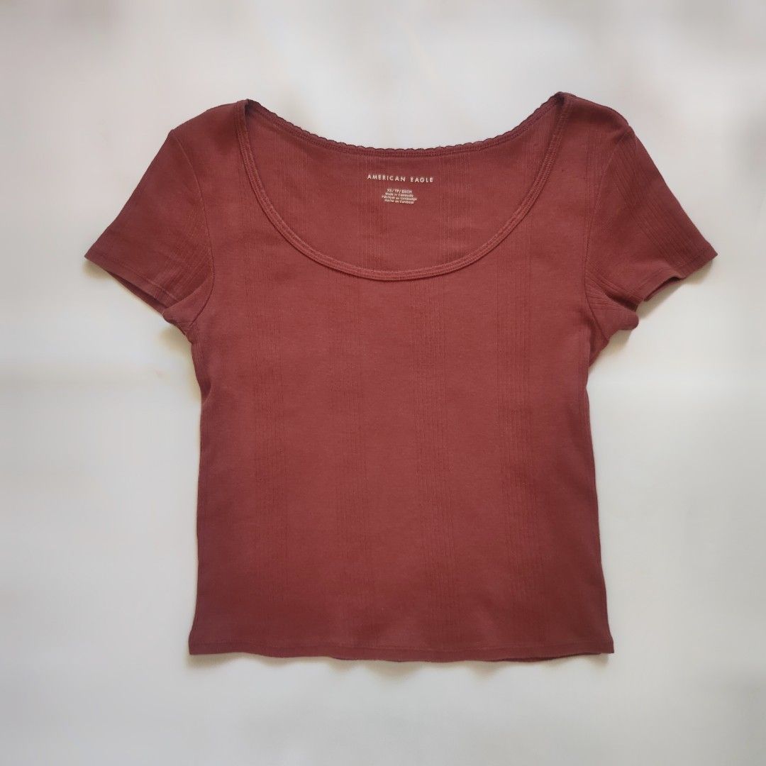 American Eagle Scoop Neck Basic Baby Tee Top | Brandy Melville vibes (Category: Shirts) located in San Pedro. Submitted by moonchld (Listing ID 1398942426, Image 1). Description: Size xs on tag but fits better on small to medium frame.