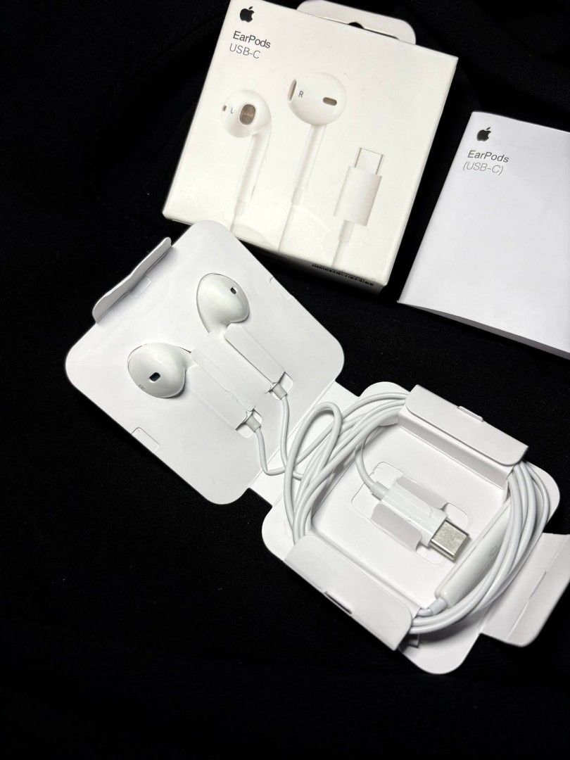 Apple EarPods USB-C (Category: Earphones) located in Cebu City. Submitted by gracemarvin06 (Listing ID 1398908664, Image 2). Description: - Genuine Apple EarPods with USB-C connector - Comes in original packaging - Includes earphones and box - Perfect for music and calls - White color - Ready to use.