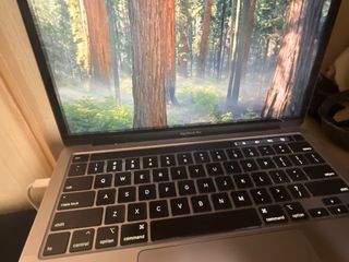 Apple MacBook Pro de 13 pulgadas con procesador Intel i5, 512 GB y 8 GB de RAM