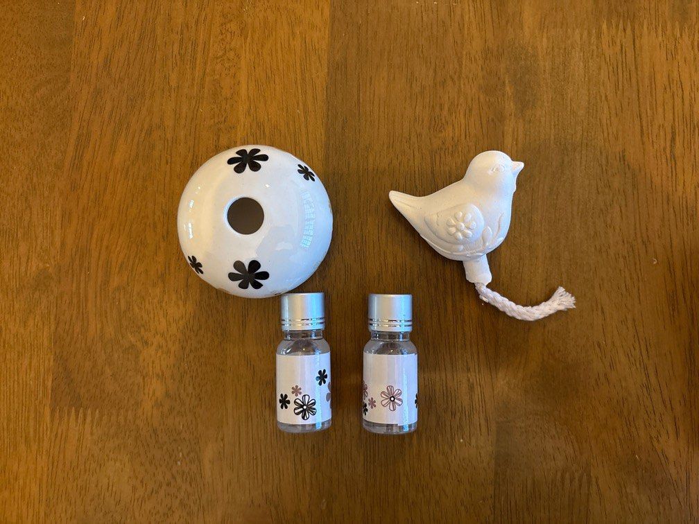 Aroma diffuser (Category: Home Fragrance) located in Singapore. Submitted by cyk1234 (Listing ID 1398978176, Image 2). Description: Self collection at 560501.