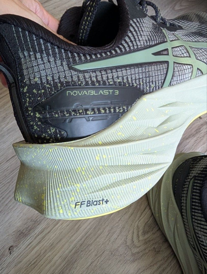 ASICS Novablast 3 LE - Black/Glow Yellow Running (Category: Sneakers) located in Singapore. Submitted by _vgrt (Listing ID 1398943197, Image 2). Description: US8 (EU 41.5) Worn once Little signs of use. Scuff from walking pad edge Upper in great condition LE Nexkin mesh upper: Improves airflow to help your feet keep cool Heel stabilizer: Helps support the foot and create more balanced stride Gusseted tongue wing fit system: Improves the midfoot f