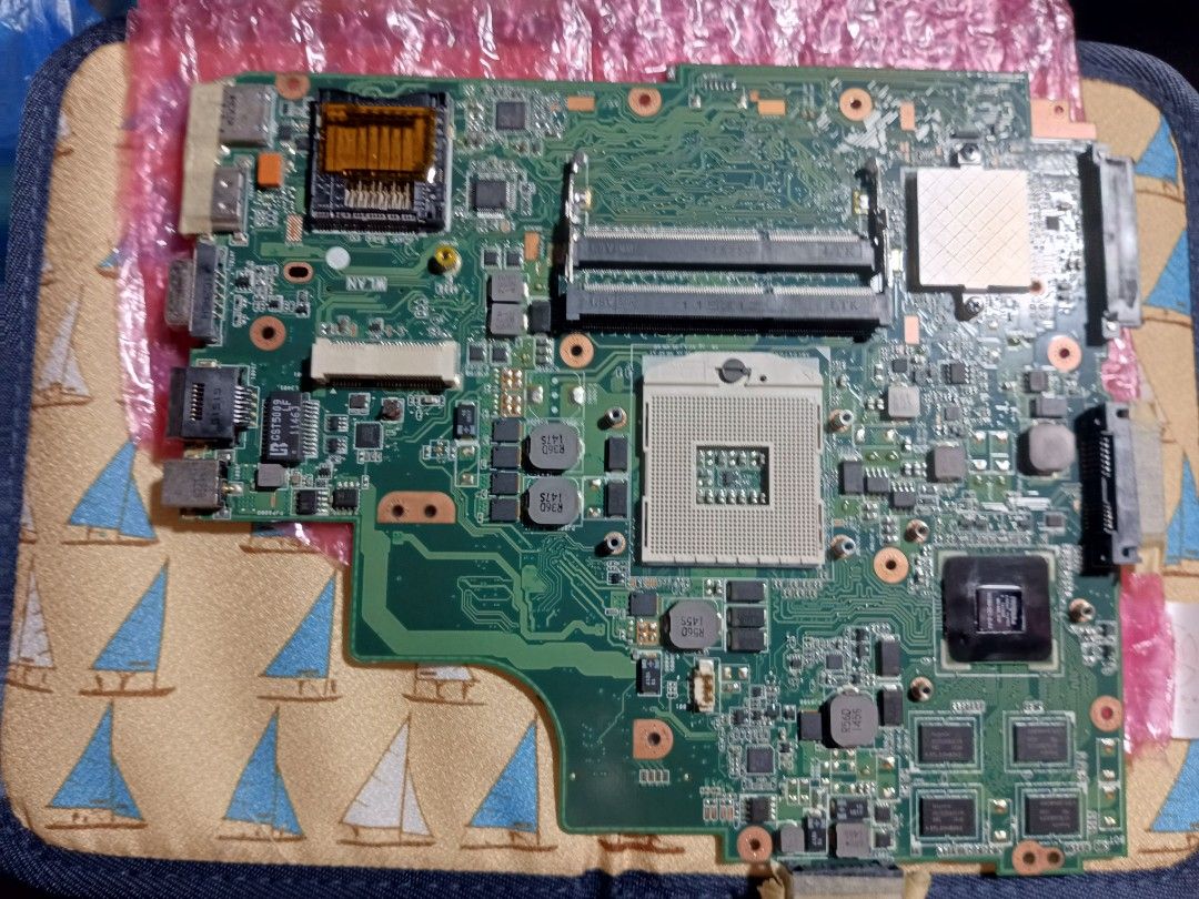 Asus K43SD Laptop Motherboard (Category: Computer Parts) located in Manila. Submitted by laydeemoonrcl (Listing ID 1399046645, Image 2). Description: -Selling As it is No way of Testing - Asus K43SD motherboard - Compatible with A43S, K43S, and K43SD models - Features GT640M 2GB graphics card - Please verify compatibility before purchase.