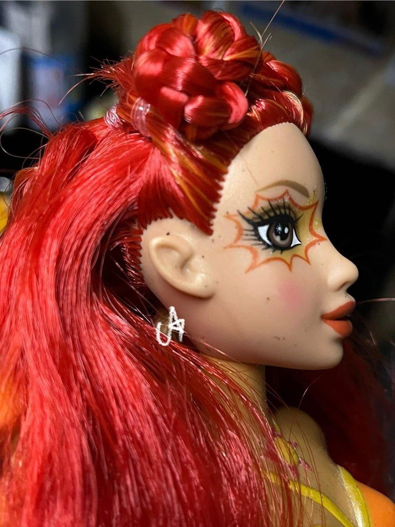 Barbie Fairytopia Sunburst (Category: Figurines & Statues) located in Valenzuela. Submitted by 1uvcherrymotion (Listing ID 1399034474, Image 3). Description: 🖇️ Barbie Fairytopia Sunburst — 500 — w/ og skirt — has face and leg stains — discolored torso — wings are glued to her back kaya hindi sya matatanggal rfs: doubles payment: gcash delivery: jnt, gogo, lalamove (depends on what day).