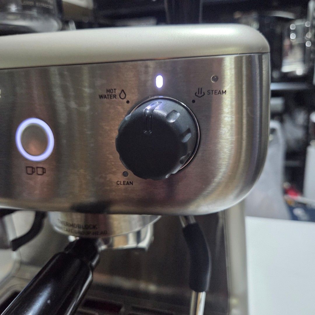 Barista Max Sunbeam Au brand (Category: Coffee Machines & Makers) located in Taguig. Submitted by roma2701 (Listing ID 1398940292, Image 3). Description: Unit, porta filter, filter cup Single and double, tamper with built in grinder like new test and pickup in person.