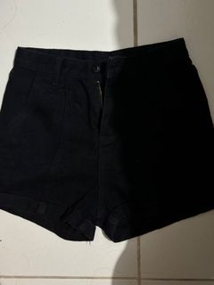 (Category: ) located in . Submitted by ct.closet (Listing ID 1397895557, Image 1). Description: .